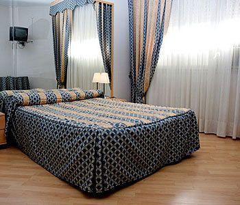Apartments Europa Барселона Екстериор снимка